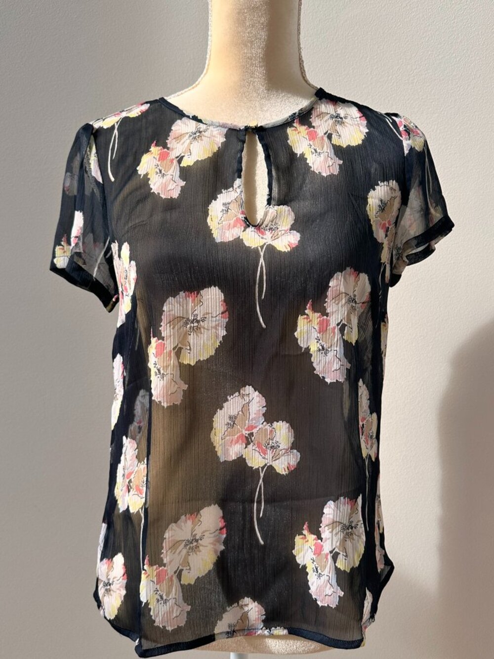Ann Taylor Floral Keyhole Neck Blouse - Size SP